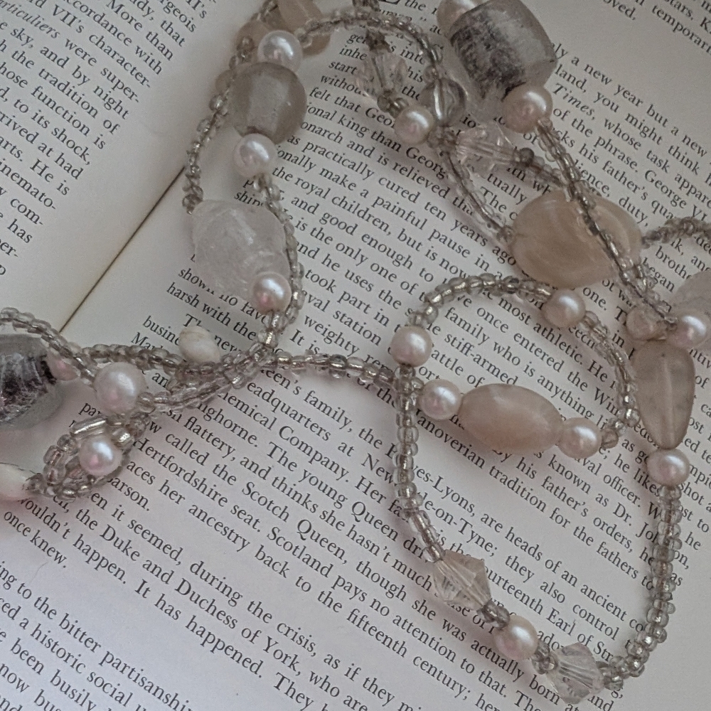 Elegant Faux Pearl and Crystal Necklace - Picture 7 of 9